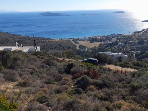Gavrio-Kypri. Land 16.600 m2 with 94 m2 stone building, threshing floor & marvelous view.