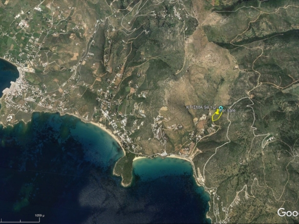 Γαύριο-Κυπρί. 16.600 m2 με 94 m2 παλιό κτίσμα με καταπληκτική θέα και αλώνι.