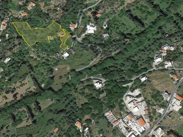 ΛΑΜΥΡΑ. Κτήμα 5.903,49 τ.μ. με παλιό αρχοντικό 367,49 τ.μ., γεώτρηση, ελιές, κλπ