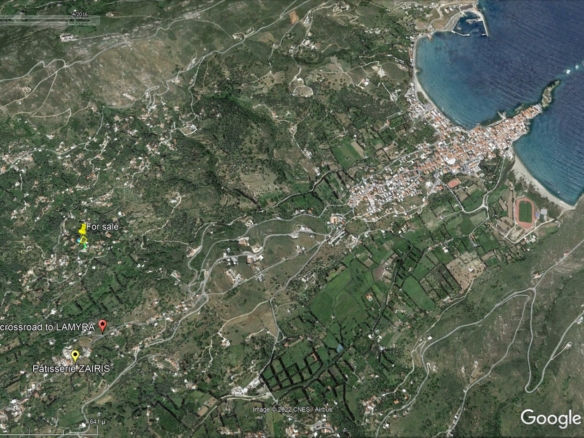 Λάμυρα. Οικόπεδο 210 τ.μ. με παλαιό αρχοντικό 305 τ.μ. και καταπληκτική θέα.