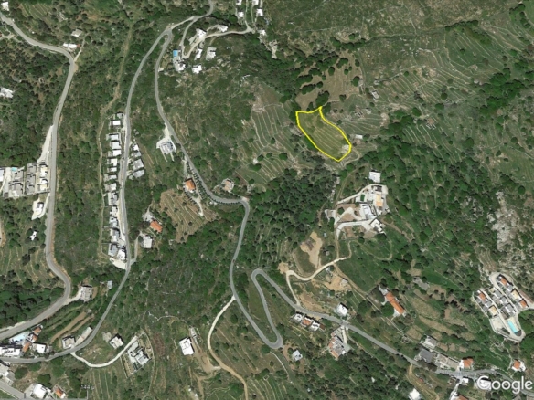 Απρόβατο. 3 οικόπεδα 1019 τ.μ, 1027 τ.μ, 1097 τ.μ, το ένα με παλαιά μονοκατοικία