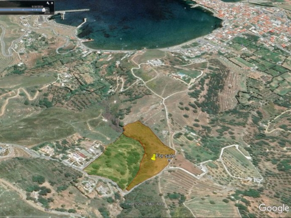 Land 12.043 sq.m. in Chora Andros with well and drill