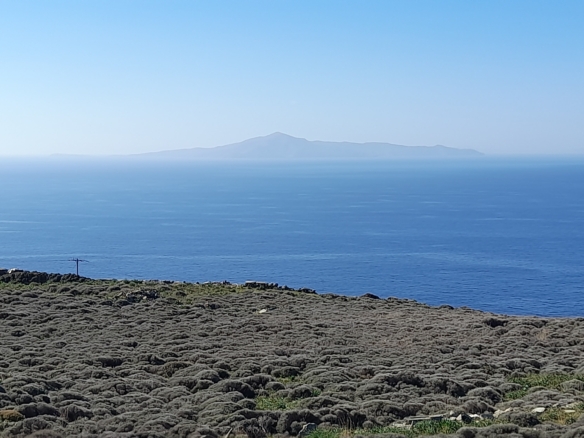 Σταυροπέδα. Χαλκολιμιώνας. 20.083 m2, με 3 κελιά, 2 αλώνια και εξαιρετική θέα στη θάλασσα.