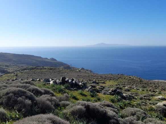 Σταυροπέδα. Χαλκολιμιώνας. 20.083 m2, με 3 κελιά, 2 αλώνια και εξαιρετική θέα στη θάλασσα.
