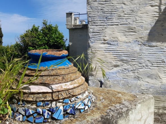 Andros-Apikia. House 280.49 m2 on 835.44 m2 land, with irrigation water, cistern and seaview.