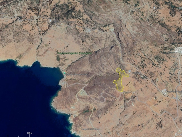 Σταυροπέδα. Χαλκολιμιώνας. 20.083 m2, με 3 κελιά, 2 αλώνια και εξαιρετική θέα στη θάλασσα.