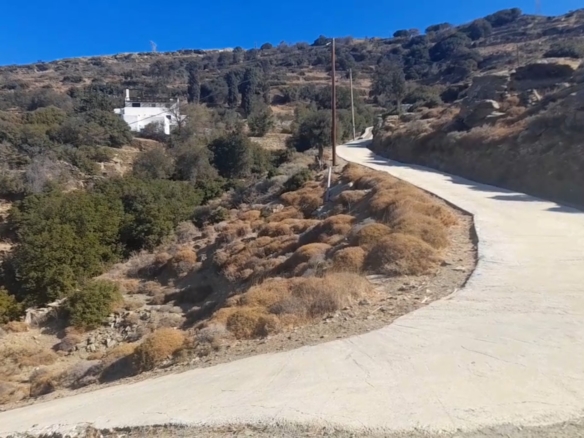 Καπαριά. Περιοχή Πλάκα. Αγροτεμάχιο 9.839,70 m2 με ωραία θέα θάλασσα.