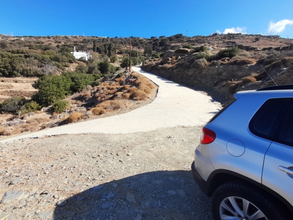 Καπαριά. Περιοχή Πλάκα. Αγροτεμάχιο 9.839,70 m2 με ωραία θέα θάλασσα.