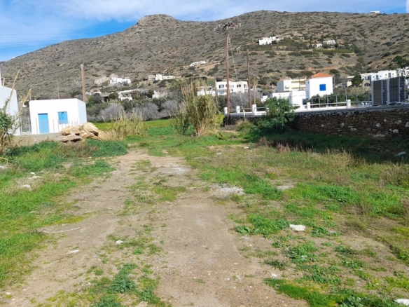 GAVRIO-ST. PETER’S BEACH. PLOT 1041.25 m2.