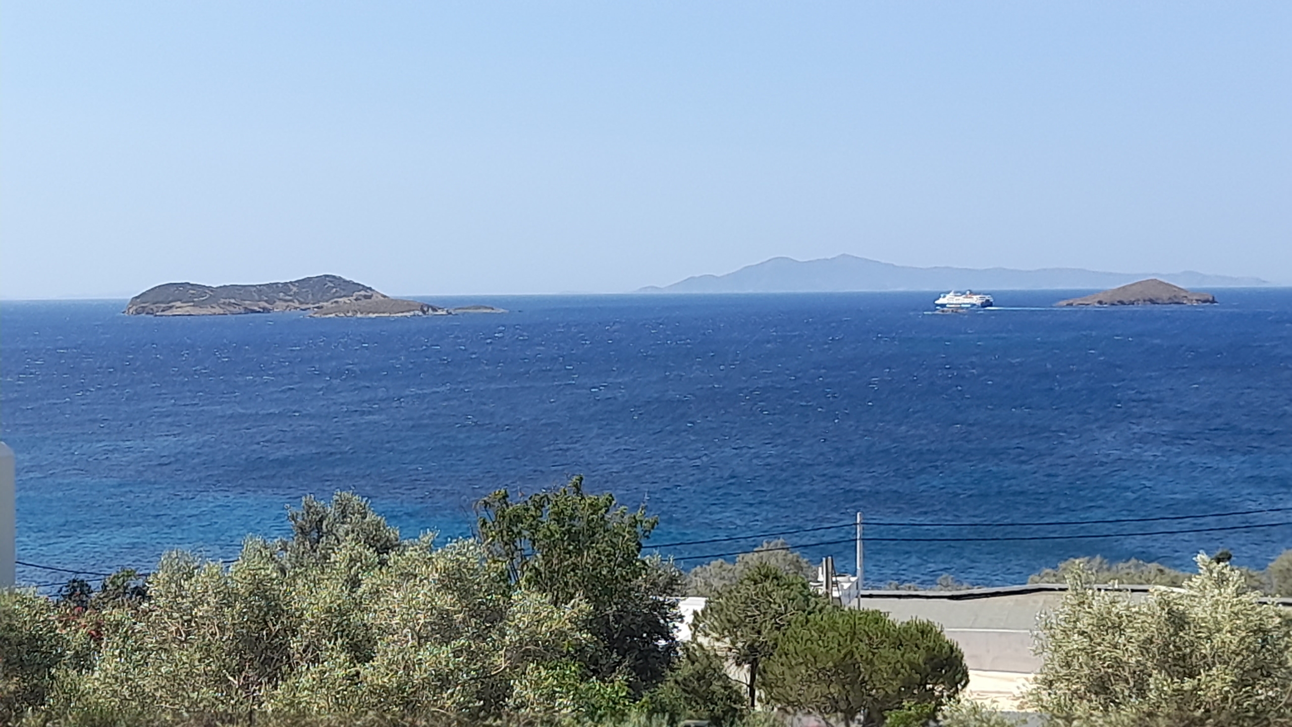 20250607_104523 Γαύριο. Οικόπεδο εμβαδού 738 m2 εντός του οικισμού, με εξαιρετική θέα στη θάλασσα.