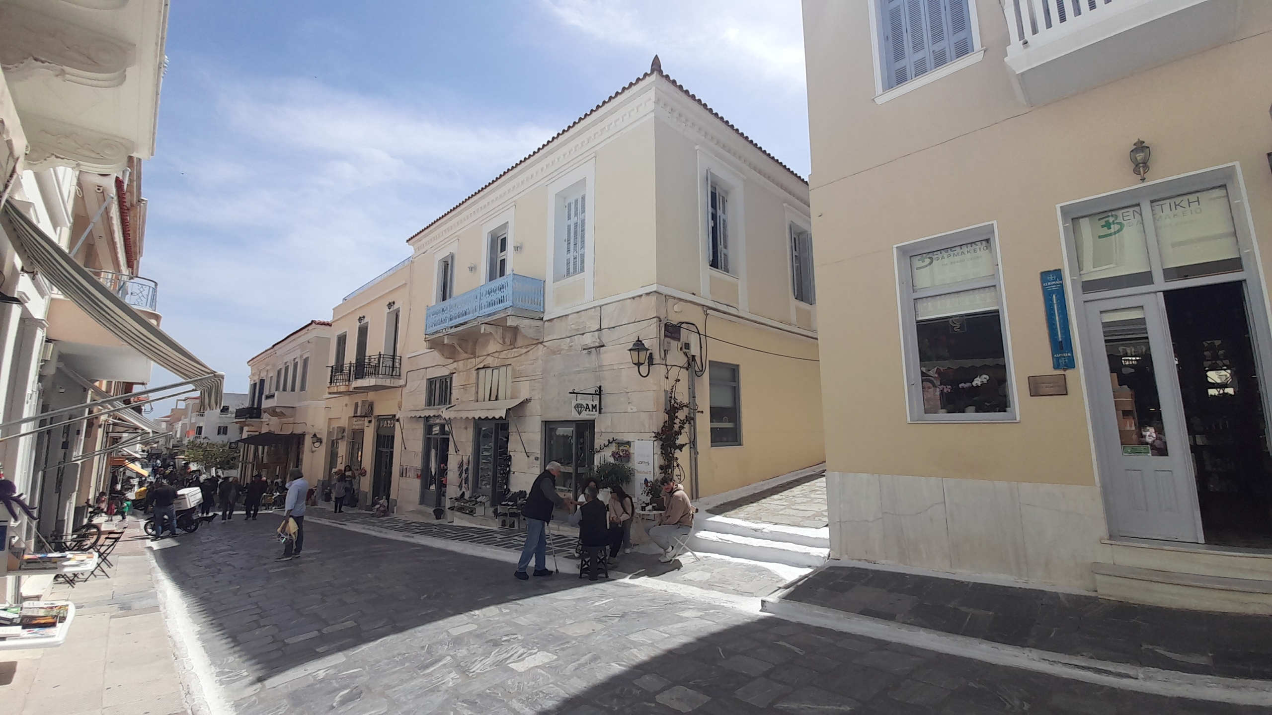 Nεοκλασική διώροφη κατοικία 315,31 m2, στον πεζόδρομο της Χώρας Άνδρου.