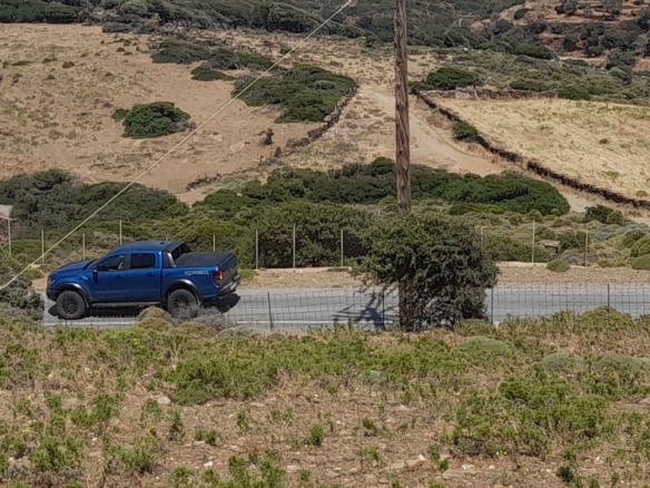 Μπατσί. Οικοδομήσιμα 4.329 m2 με εντυπωσιακή θέα στη θάλασσα.