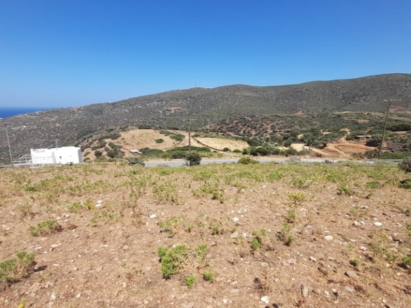 Μπατσί. Οικοδομήσιμα 4.329 m2 με εντυπωσιακή θέα στη θάλασσα.