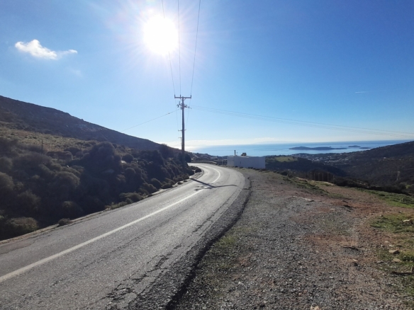 Μπατσί. Οικοδομήσιμα 4.329 m2 με εντυπωσιακή θέα στη θάλασσα.