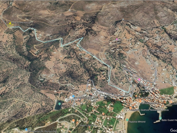 Μπατσί. Οικοδομήσιμα 4.329 m2 με εντυπωσιακή θέα στη θάλασσα.