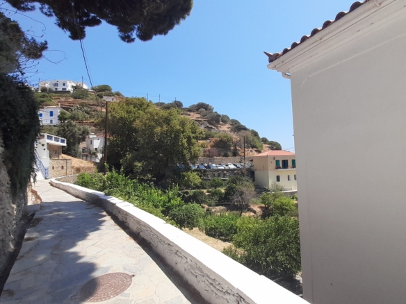 Στενιές. Οικόπεδο 232 m2 οικοδομήσιμο με οπωροφόρα δένδρα και ποτιστικό νερό