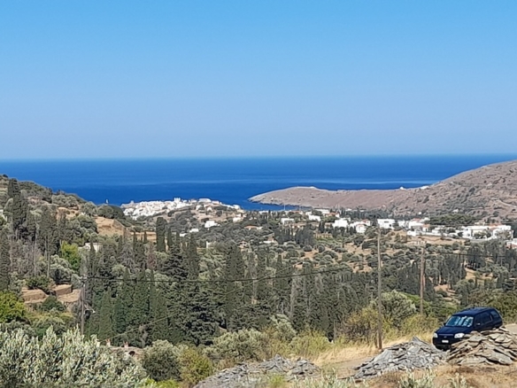 Menites. Plot of land of 1,531.16 m² with 18 olive trees and a panoramic sea view to Chora Andros.
