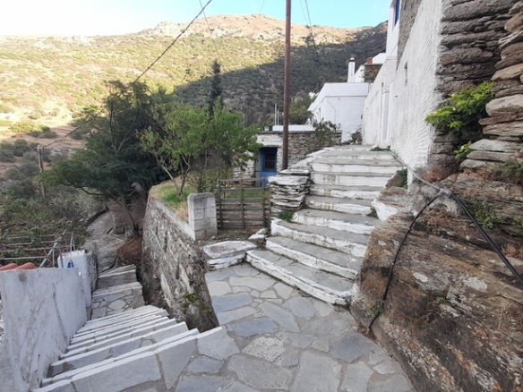 Φάλλικα. Οικόπεδο 140 m2 οικοδομήσιμο με πέτρινη αγροτική κατοικία 45 m2