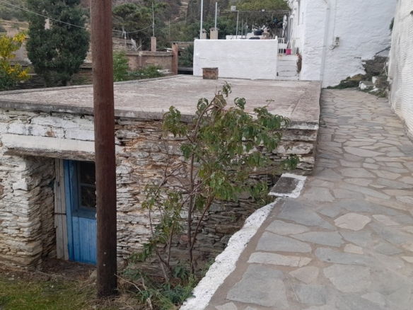 Φάλλικα. Οικόπεδο 140 m2 οικοδομήσιμο με πέτρινη αγροτική κατοικία 45 m2