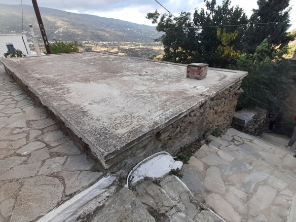 Φάλλικα. Οικόπεδο 140 m2 οικοδομήσιμο με πέτρινη αγροτική κατοικία 45 m2