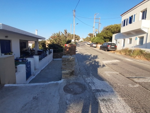 Οικοδομήσιμο Οικόπεδο 4.561 m2, με Πέτρινο Κονάκι 63 m2, στη Μεσσαριά Άνδρου