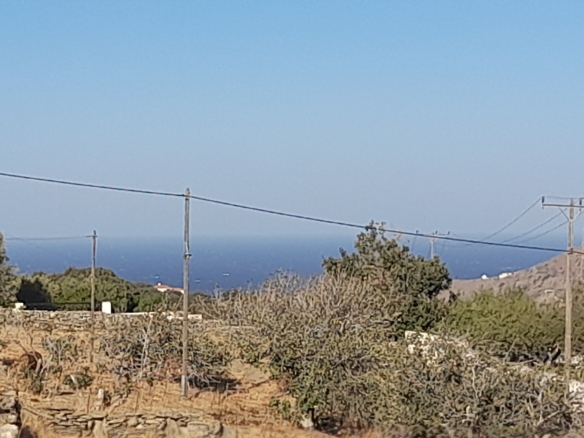 Οικοδομήσιμο Οικόπεδο 4.561 m2, με Πέτρινο Κονάκι 63 m2, στη Μεσσαριά Άνδρου