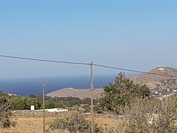 Οικοδομήσιμο Οικόπεδο 4.561 m2, με Πέτρινο Κονάκι 63 m2, στη Μεσσαριά Άνδρου