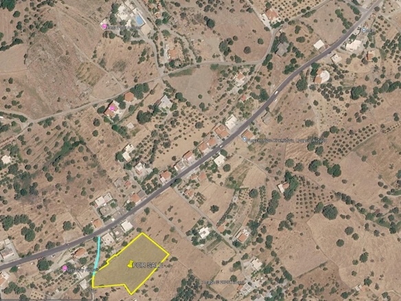 Οικοδομήσιμο Οικόπεδο 4.561 m2, με Πέτρινο Κονάκι 63 m2, στη Μεσσαριά Άνδρου