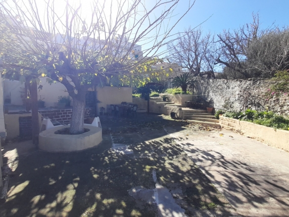 Χώρα Άνδρου. Κεντρική μονοκατοικία 152 m2 σε οικόπεδο 430 m2
