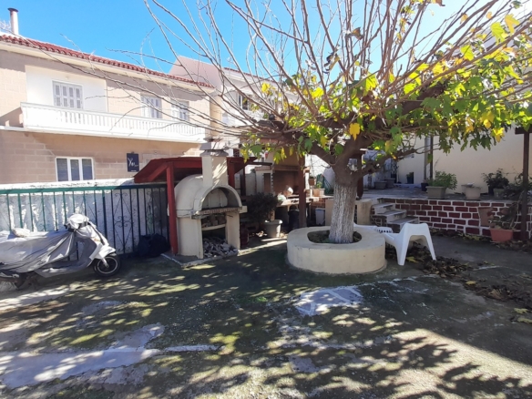 Χώρα Άνδρου. Κεντρική μονοκατοικία 152 m2 σε οικόπεδο 430 m2