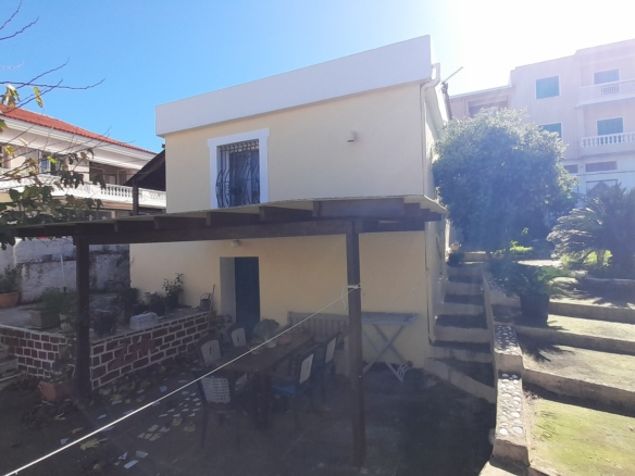 Χώρα Άνδρου. Κεντρική μονοκατοικία 152 m2 σε οικόπεδο 430 m2