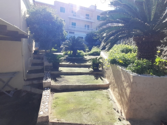 Χώρα Άνδρου. Κεντρική μονοκατοικία 152 m2 σε οικόπεδο 430 m2