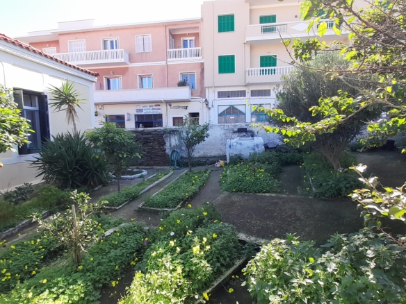 Χώρα Άνδρου. Κεντρική μονοκατοικία 152 m2 σε οικόπεδο 430 m2