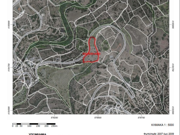 Στο δρόμο Μεσαριά-Φάλλικα. Αγροτεμάχιο 5.702 m2 οικοδομήσιμο με ελιές.
