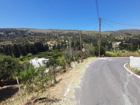 Χώρα Άνδρου. Οικόπεδο 533 m2 εντός των ορίων του οικισμού προσβάσιμο με αυτοκίνητο.
