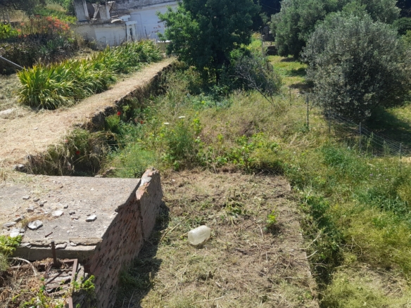 Χώρα Άνδρου. Οικόπεδο 533 m2 εντός των ορίων του οικισμού προσβάσιμο με αυτοκίνητο.